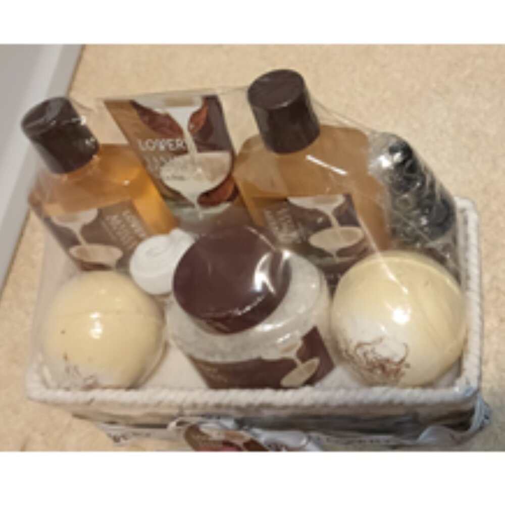 NWT ~ Lovery's 9 Piece Vanilla & Coconut Spa Gift Basket - Picture 11 of 12